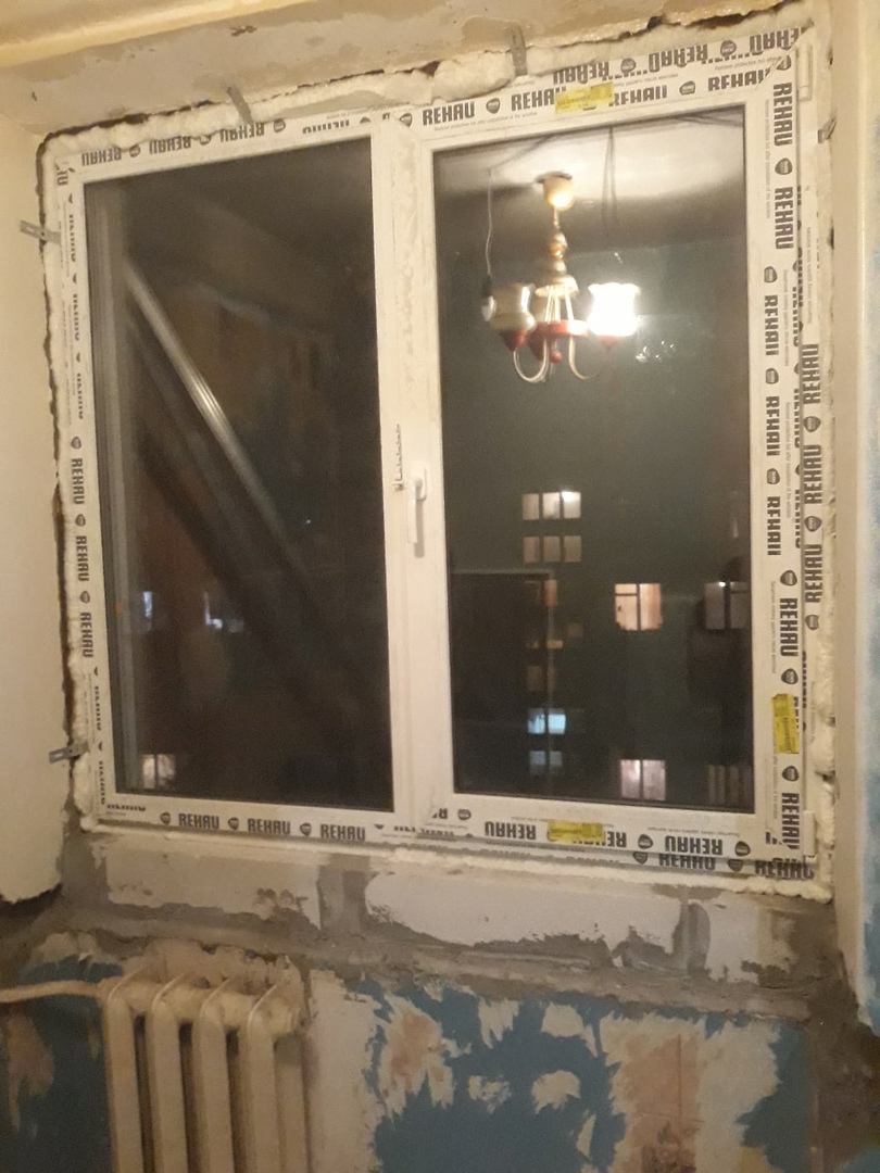 Двухстворчатое окно Rehau в квартире - фото 2